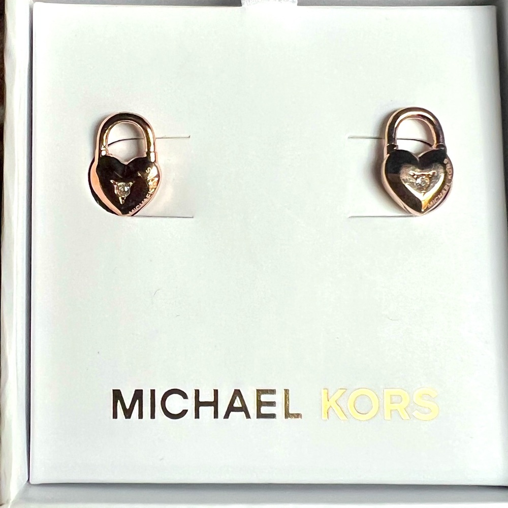 New Michael Kors Logo Heart Padlock Stud Earrings - Picture 10 of 11